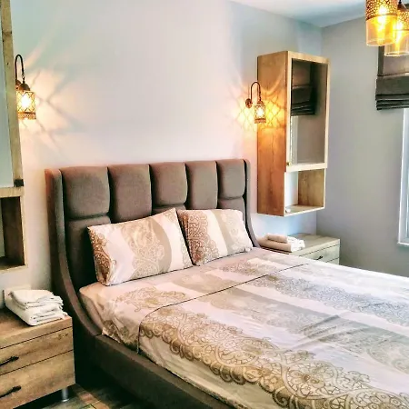 Eucalyptus House, Vacation In באלאק